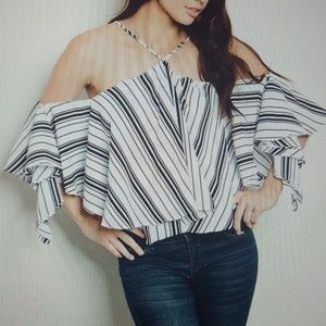 BLACK AND WHITE STRIPE TOP