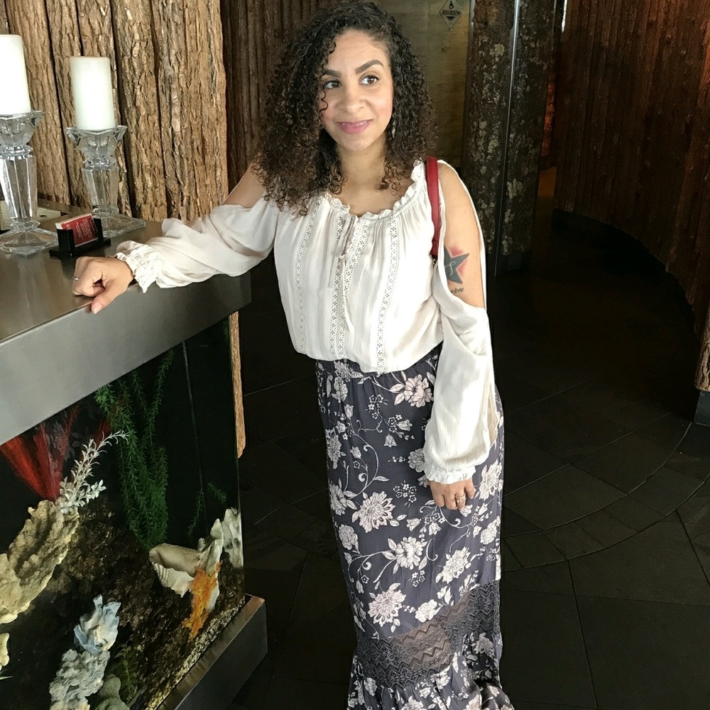 Meet your Posher, Delina