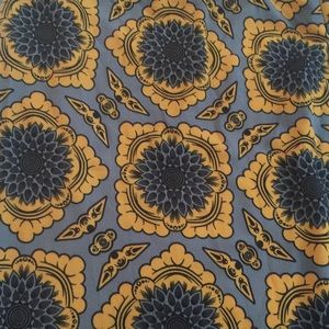 Large Lularoe Cassie