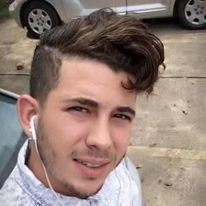 Meet your Posher, Carlos