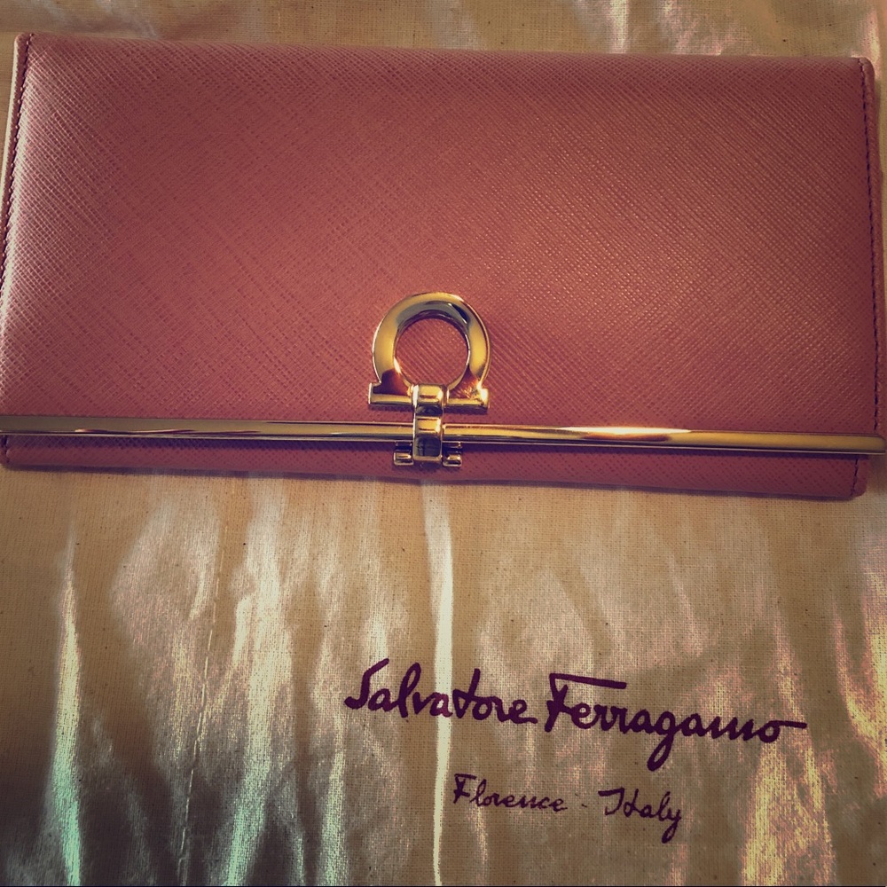 NWT Salvatore Ferragamo Continental Wallet