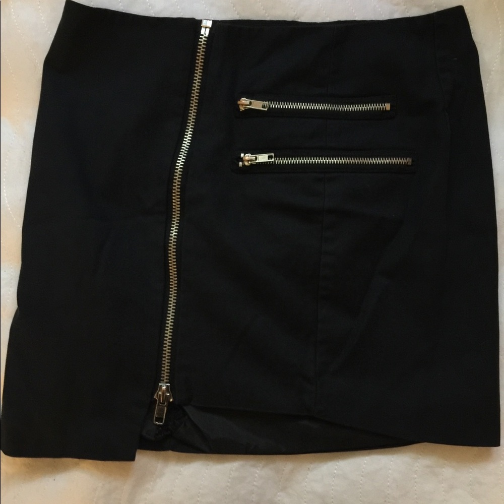 Black zipper skirt
