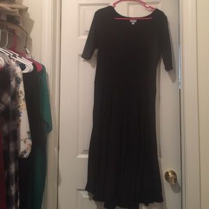 Large Solid Black Nicole