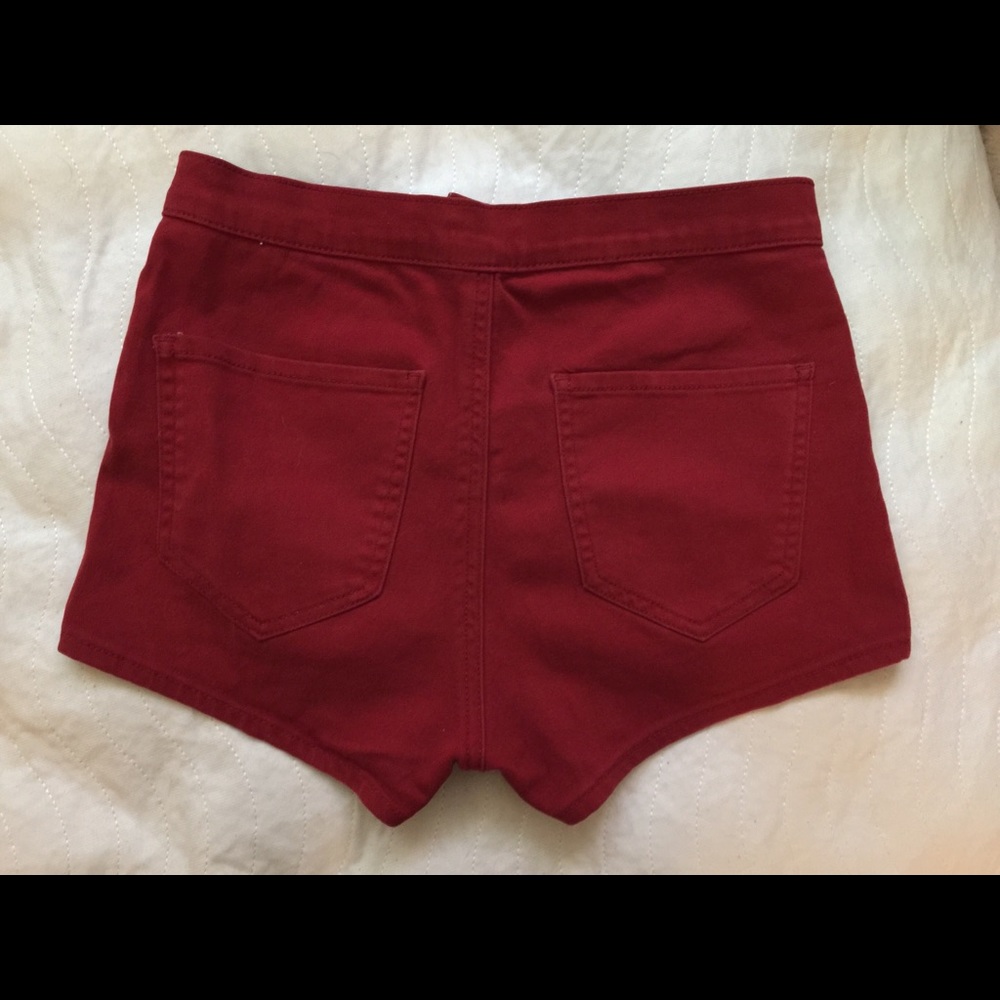 Red shorts - Picture 2 of 3
