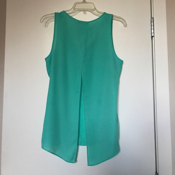 Express Split Back Tank Top - Picture 2 of 3