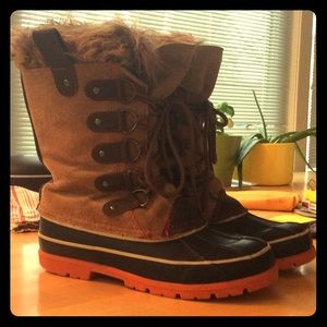 Size 6 women’s Arctic Shield duck boots leather