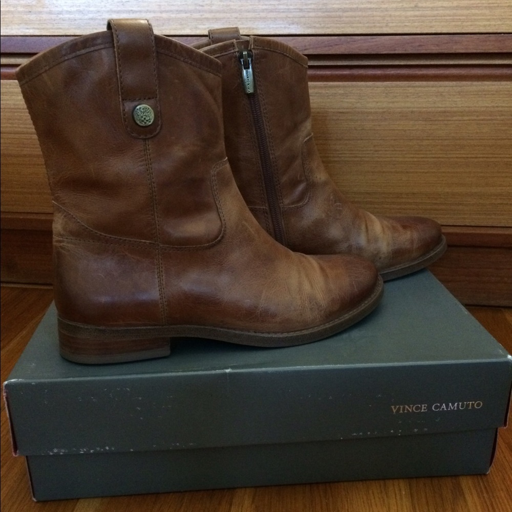 Vince Camuto VC-Payatt Pull-up Ankle Boot