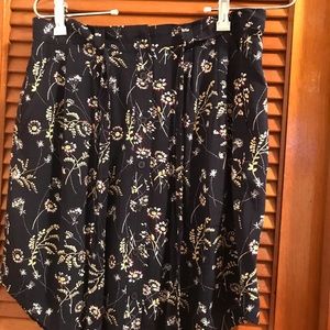 NWT Ann Taylor LOFT navy floral skirt ♥️🌸