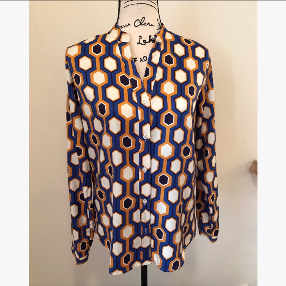 SOLD!! ✨Chic Printed Top✨ - Picture 2 of 4