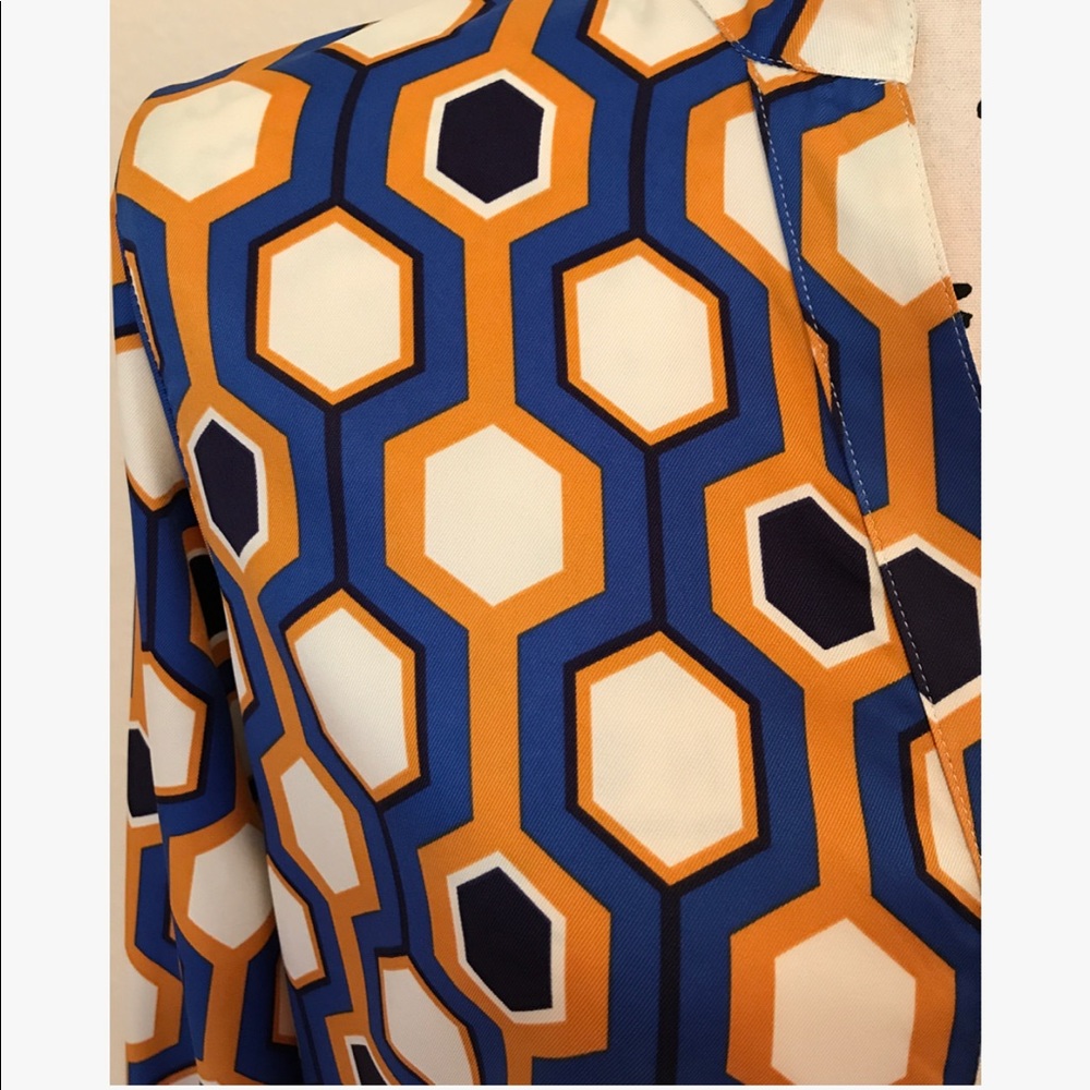 SOLD!! ✨Chic Printed Top✨ - Picture 3 of 4
