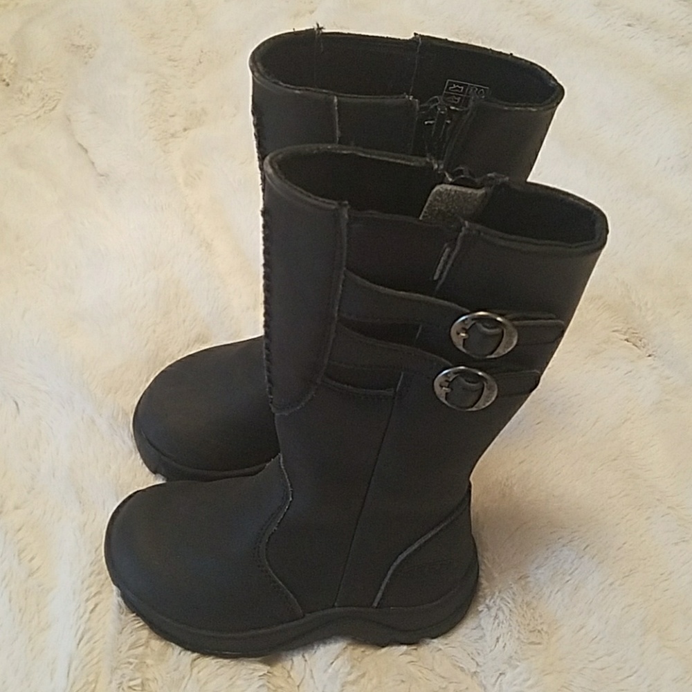 Girls Keen boots waterproof!