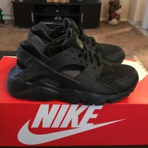 Black huaraches