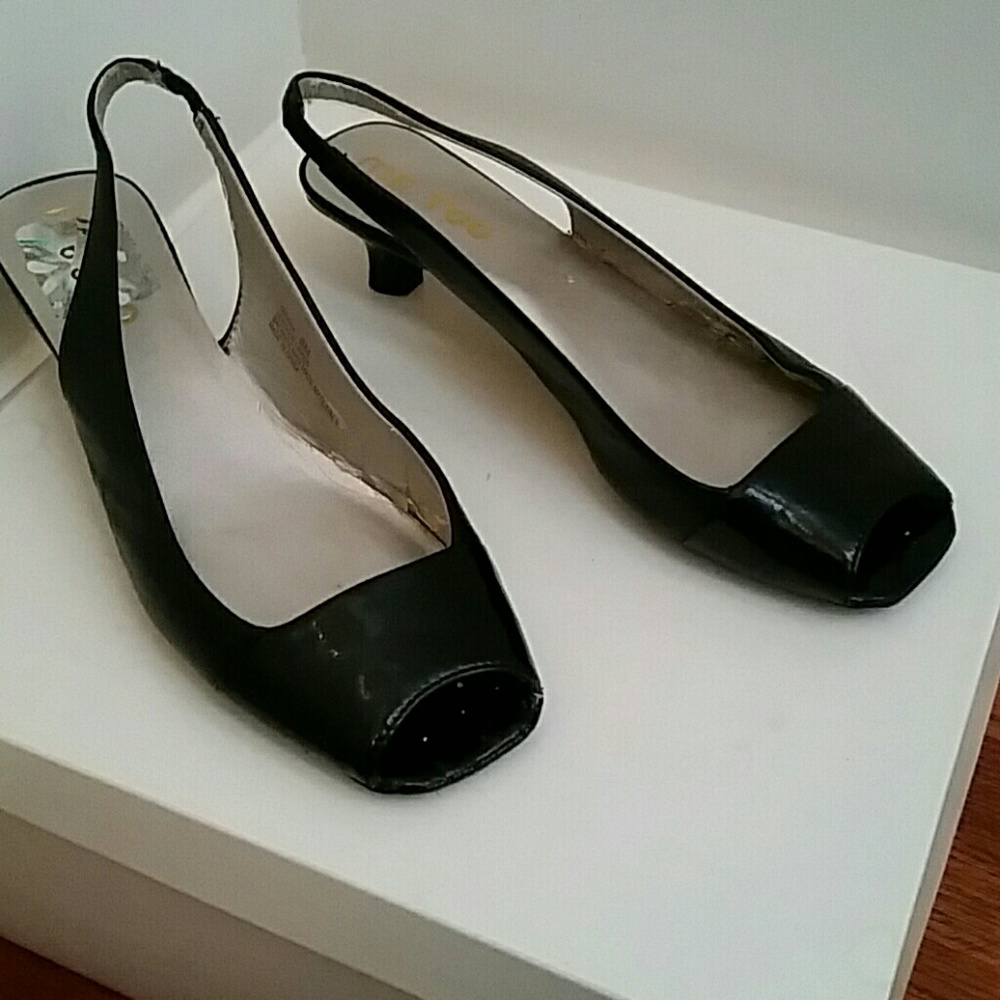 Me black open toe shoe