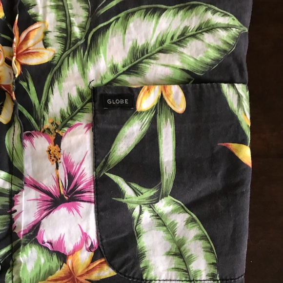 Globe Panama Shirt - Picture 2 of 4