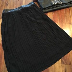 ❄️FIRM❄️Pleated Black skirt