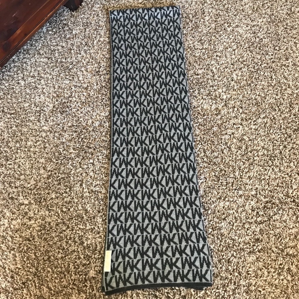 MK scarf