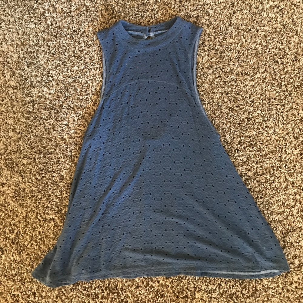Keyhole back tank
