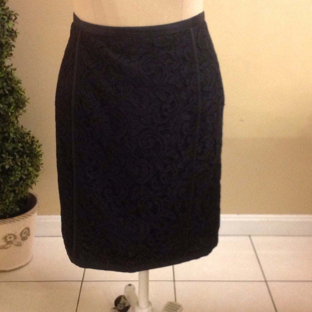 Lace pencil skirt