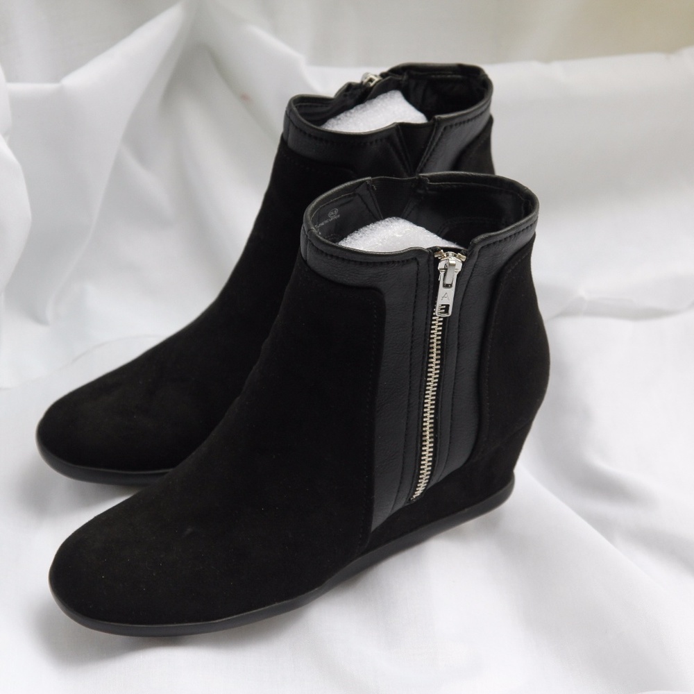 Suede Boots with Zippers Aerosoles