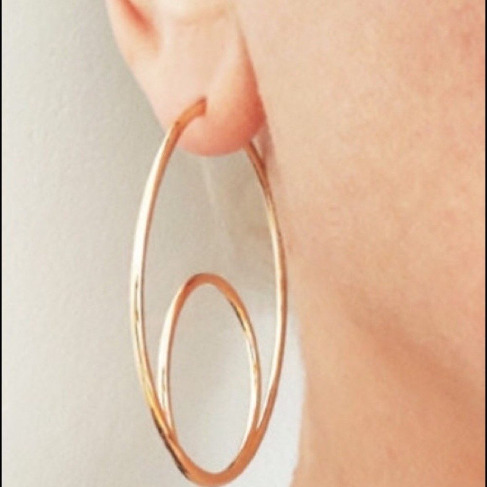 Meet your Posher, Kahina