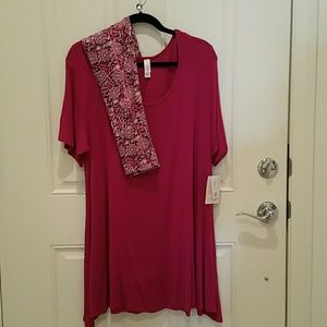LuLaRoe 2XL / XXL Classic Tee w/OS Leggings free