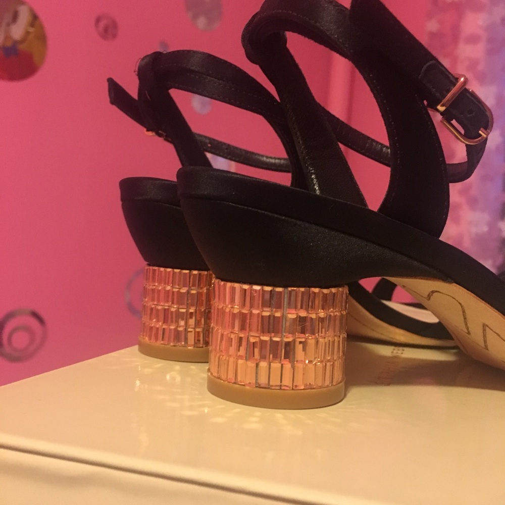 Sophia Webster Elegant satin low heel sandal - Picture 5 of 9