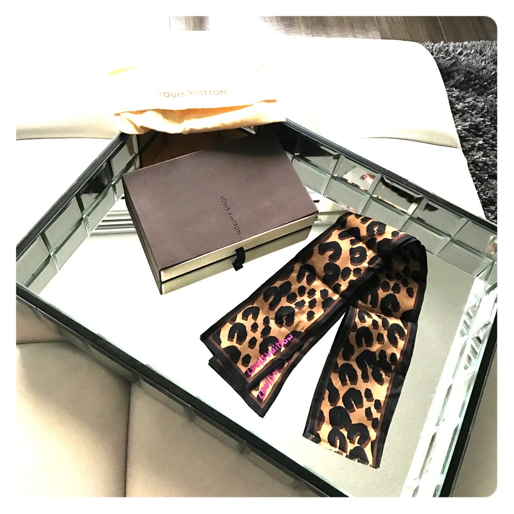 Louis Vuitton LEOPARD BANDEAU