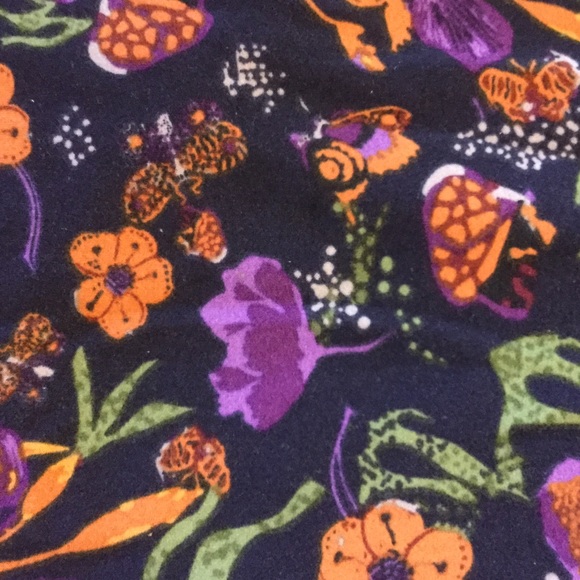 💜Butterfly flower print on distressed black NWT - Picture 2 of 4