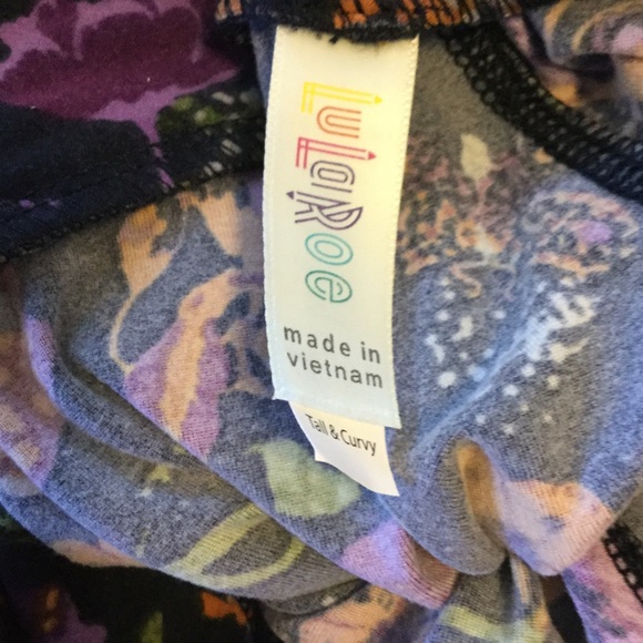 💜Butterfly flower print on distressed black NWT - Picture 3 of 4