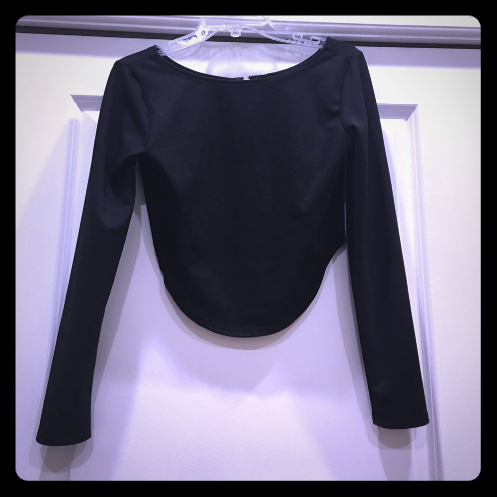 Black long sleeve crop