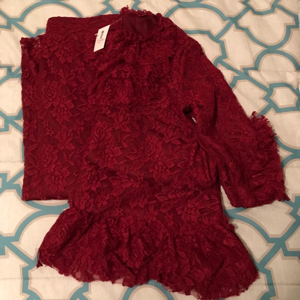 ON HOLD🌿Burgundy Tunic and skirt set🌹