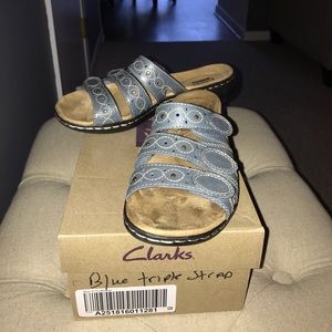 Blue strap Clark’s size 6.5