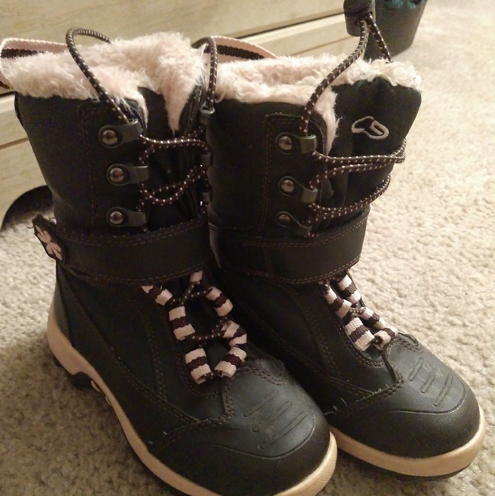 Girl's snow boots