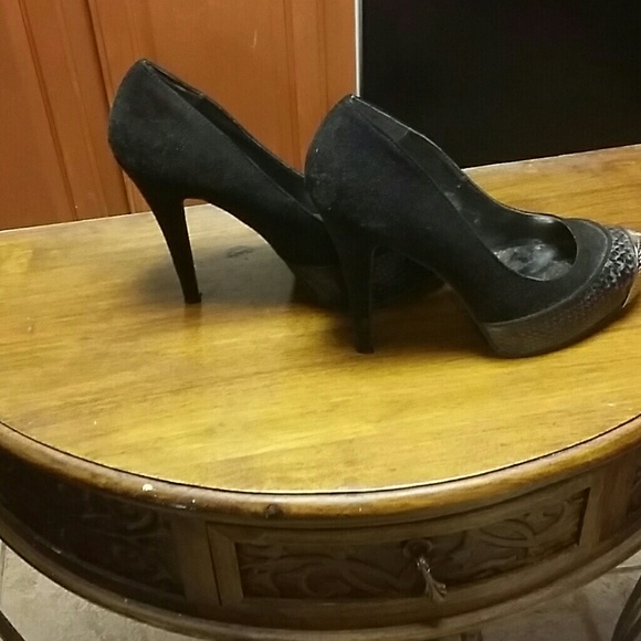 Heels - Picture 2 of 4