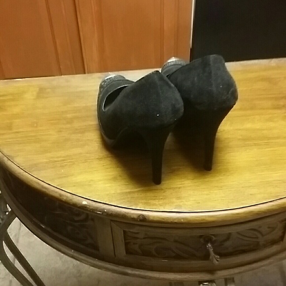 Heels - Picture 3 of 4