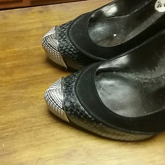 Heels - Picture 4 of 4