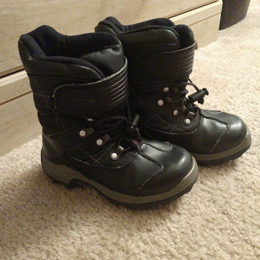 Boy's snow boots
