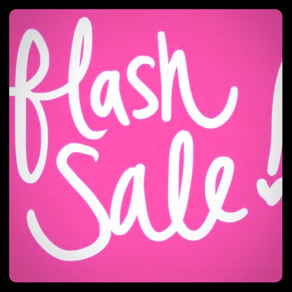 FLASH SALE !! Come checkout my closet 💕