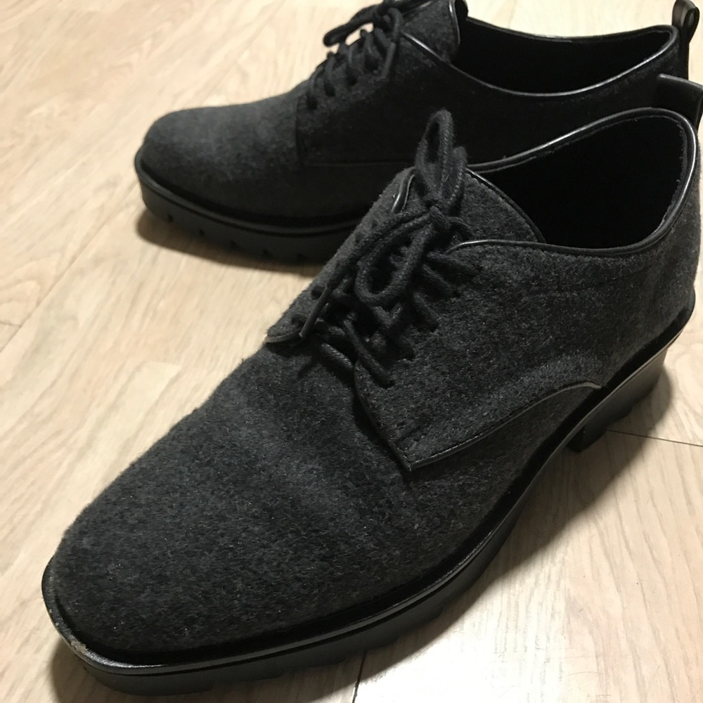 Like new Zara 👞 oxford black shoes! Worn once!