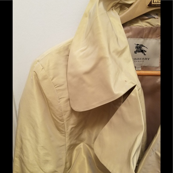 Burberry shiny light weight elegant trench coat - Picture 4 of 13