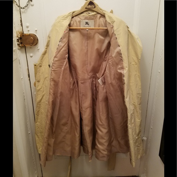 Burberry shiny light weight elegant trench coat - Picture 6 of 13