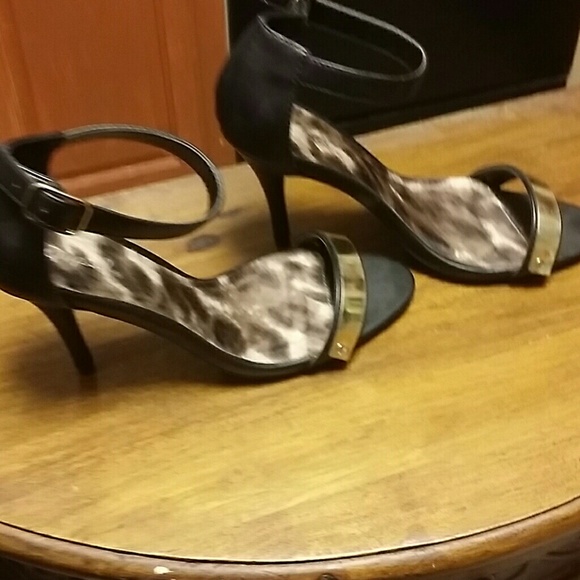 Heels - Picture 3 of 4