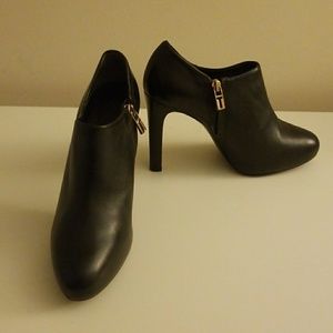 Tory Burch, 7 black booties