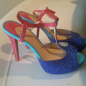 SOLD!!!!!!Gianni Bini