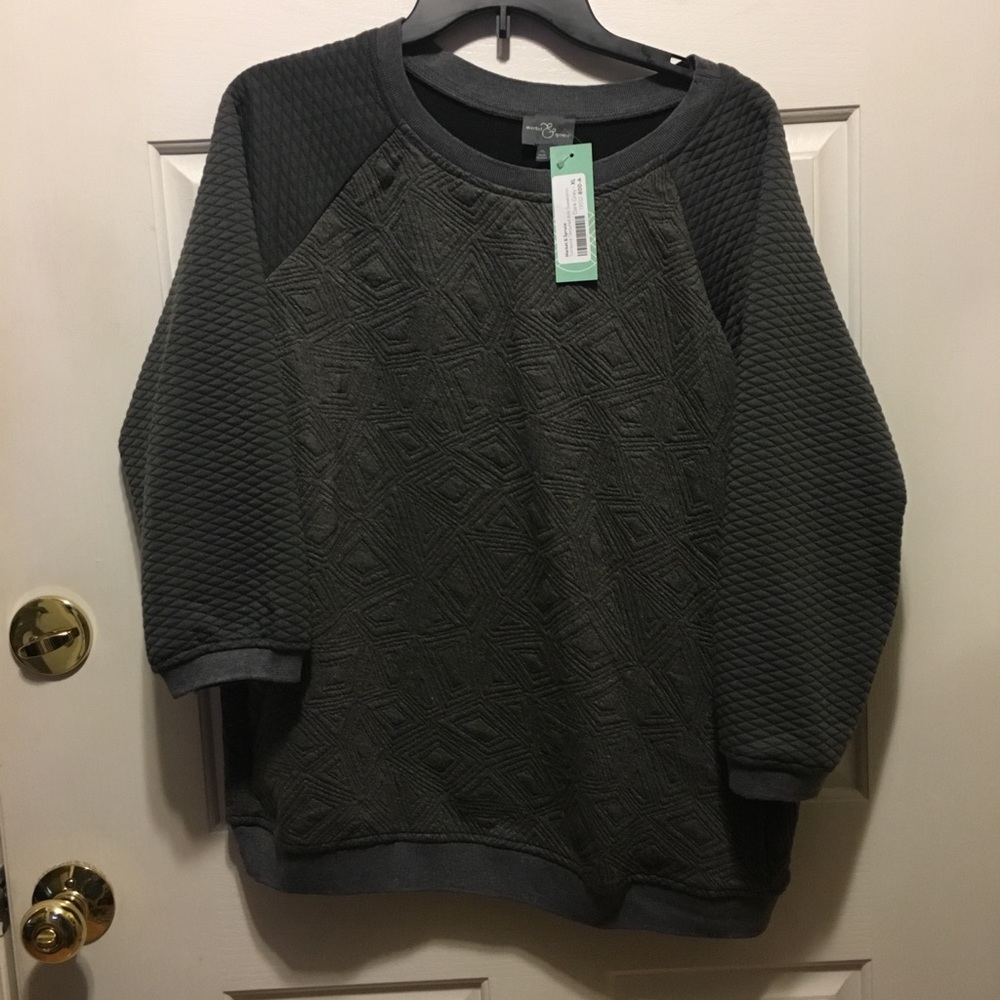 Xl Market and Spruce Two Grey quilted Sweatshirt .