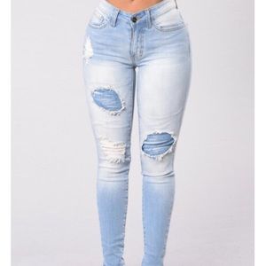 Fashion Nova Distressed Jeans Size 5