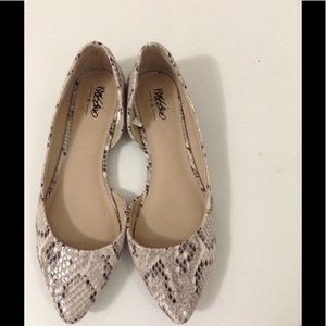 Snake print flats size:5 Snake print flats size:5