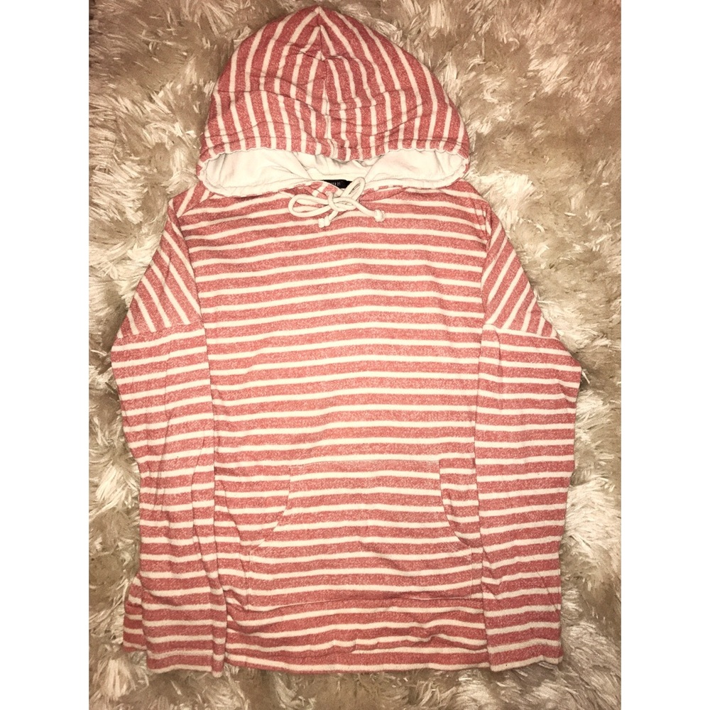 Soft and comfy striped sweatshirt! 🌸🌸