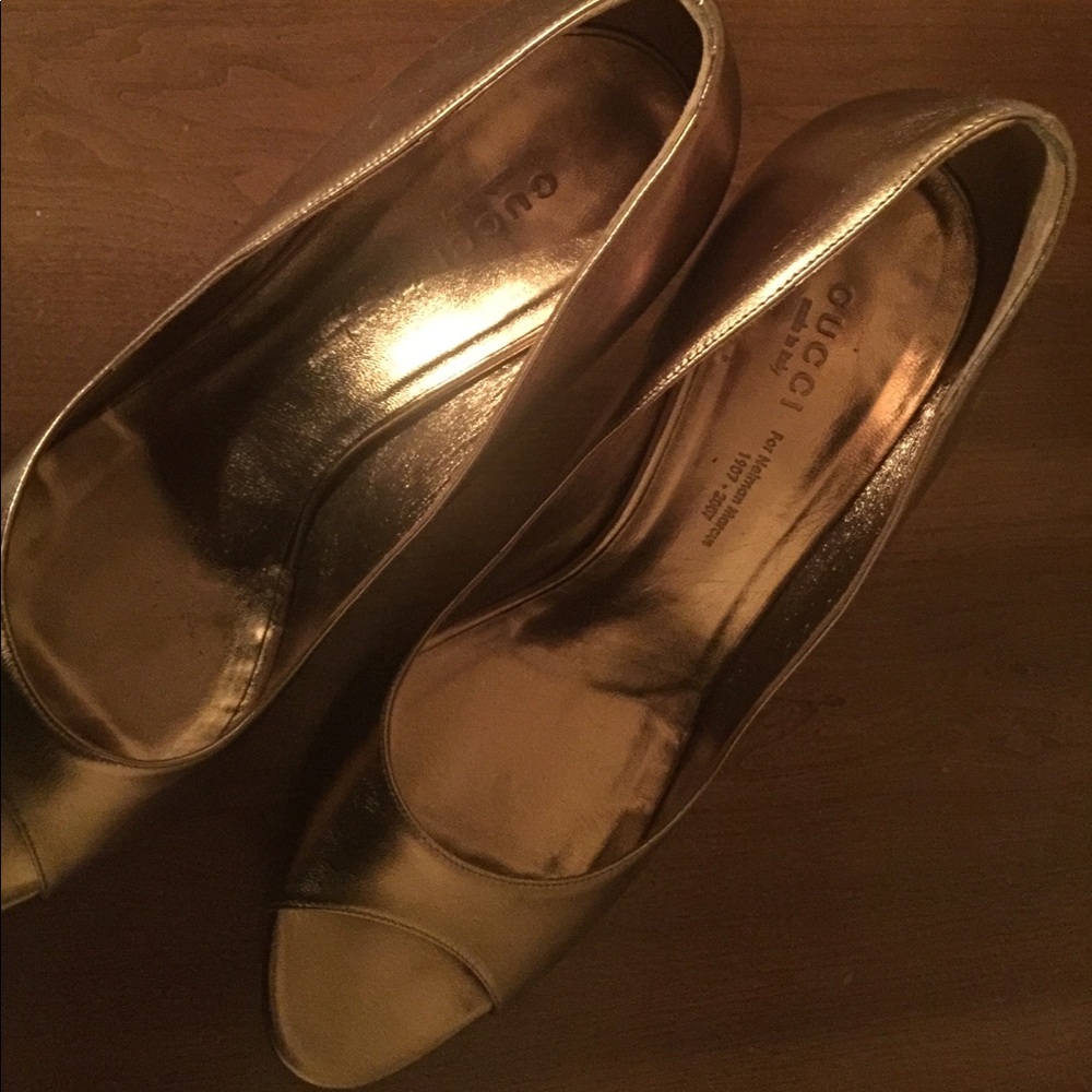 Gucci never worn pumps