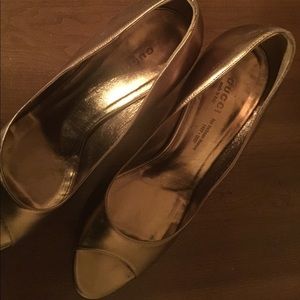 Gucci never worn pumps